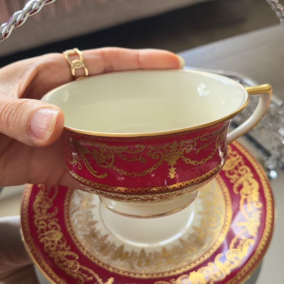 Elegant Red and Gold Teacup and Saucer - Picture 3 of 13